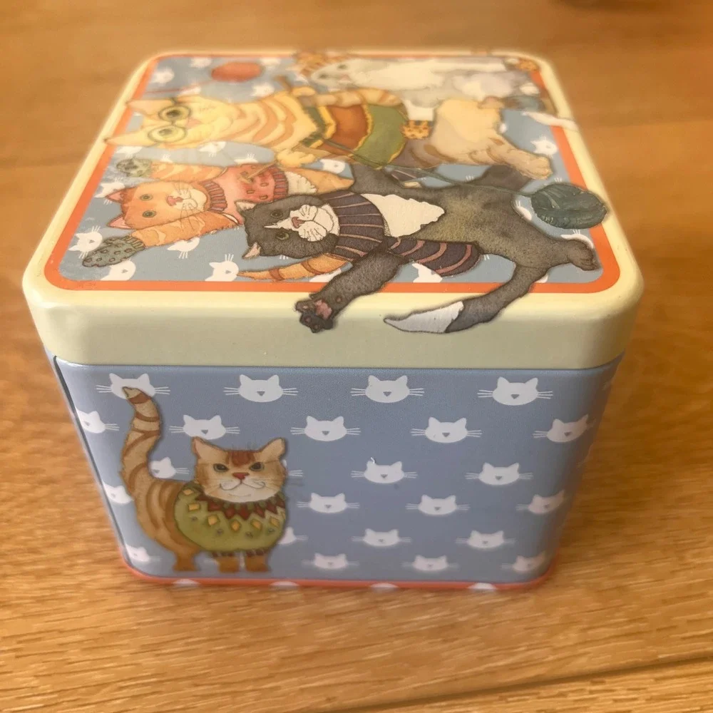Vtg Emma Ball Kittens‎ Mittens Square Storage Tin Cat Knitting Collectible 4